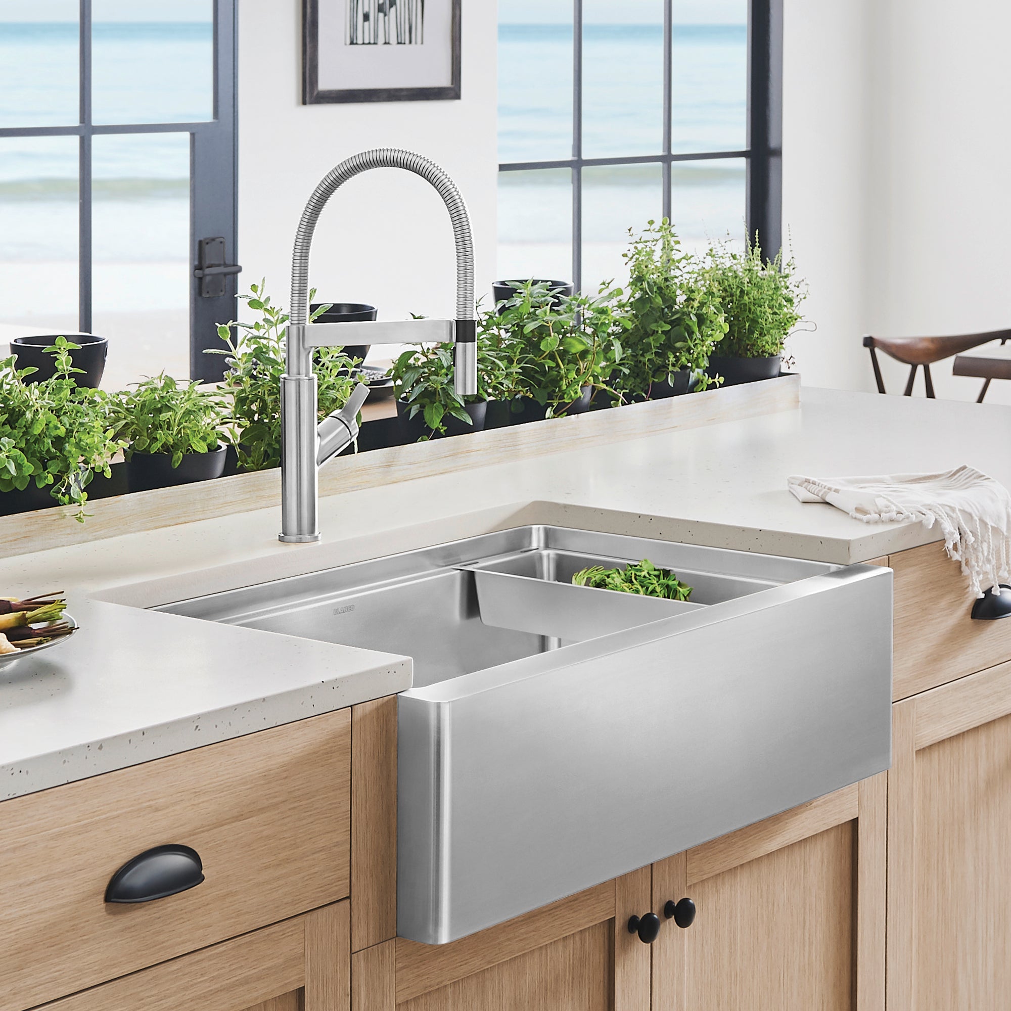 Blanco Quatrus 33" Stainless Steel Workstation Farmhouse Sink with Accessories, 18 Gauge, Satin Polish, 525243
