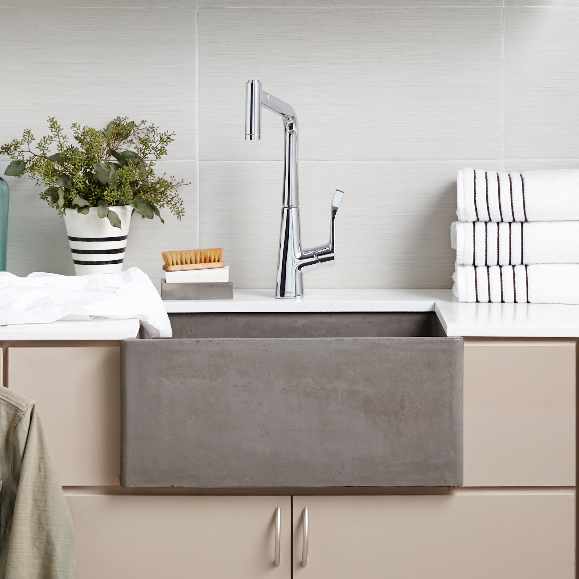 Native Trails 24" NativeStone Concrete Farmhouse Sink, Ash, NSK2418-A