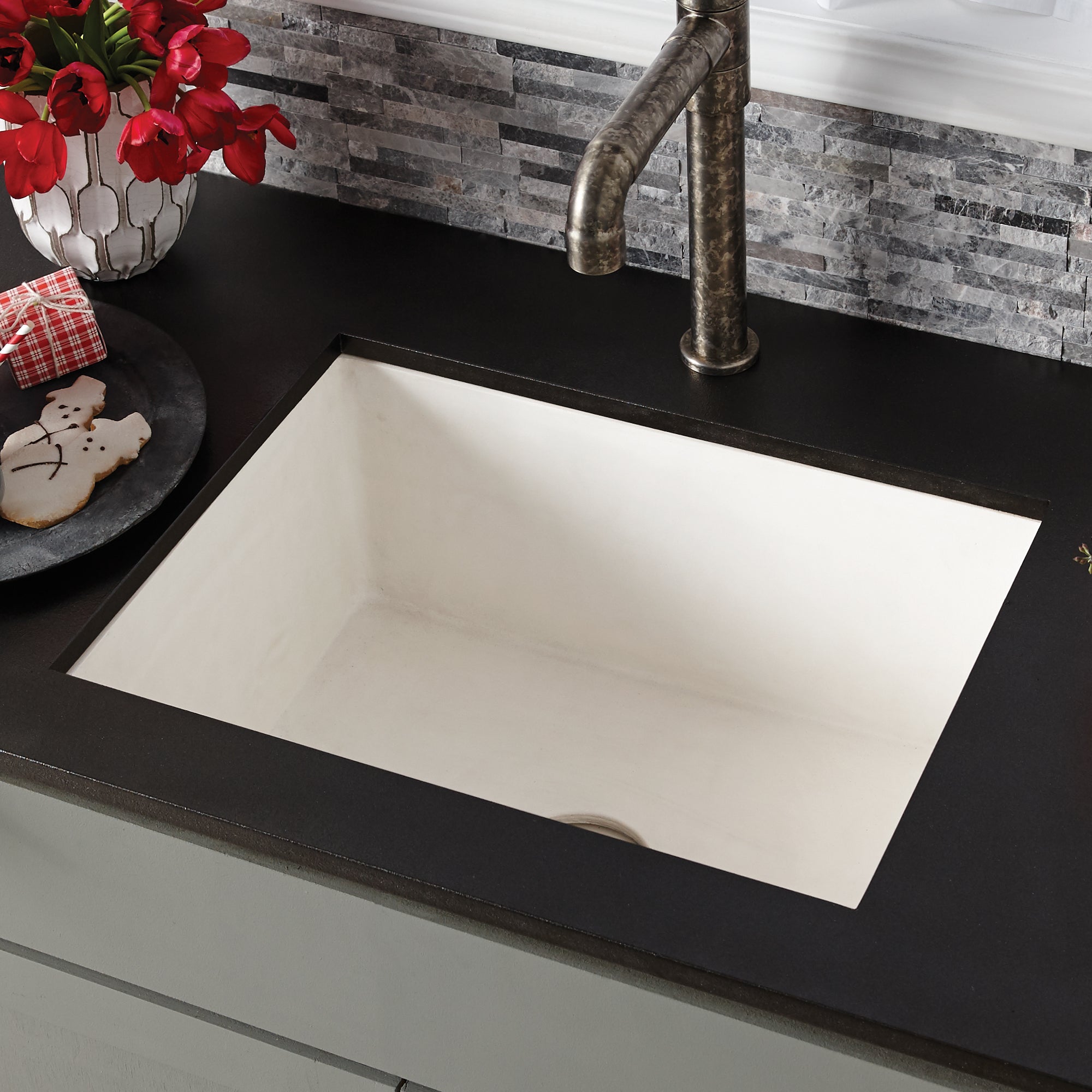Native Trails 24" NativeStone Concrete Farmhouse Sink, Pearl, NSK2418-P
