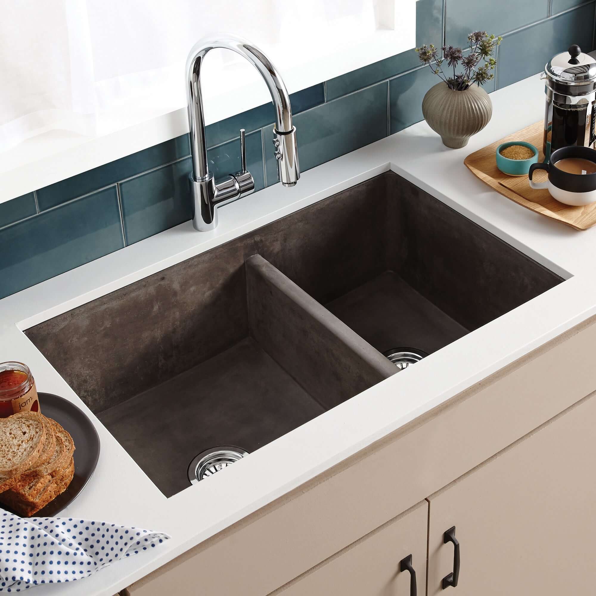 Native Trails Farmhouse Double Bowl 33" NativeStone Concrete Farmhouse Sink, 60/40 Double Bowl, Slate, NSKD3321-S